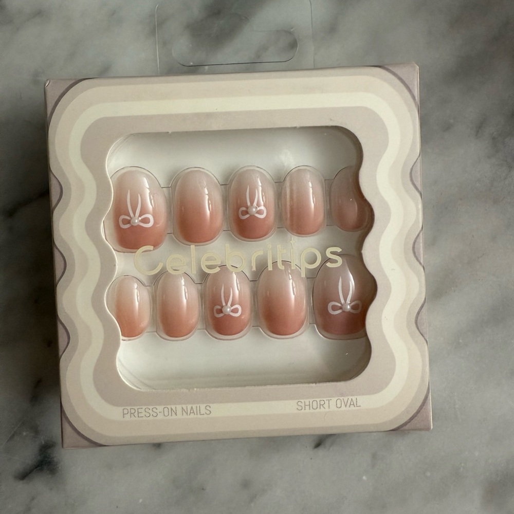 Celebritips Press-On Nails Short Oval Jennie NEW IN BOX